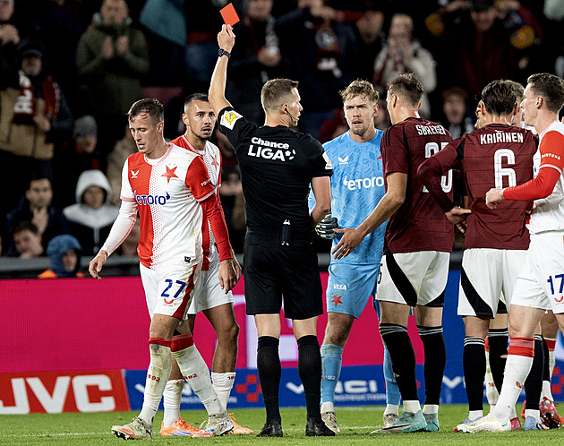 ONLINE: Sparta - Slavia 1:1, hosté v deseti bez Vlčka, Birmančevič těsně míjí