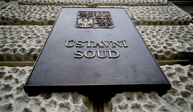 Zmrazení platů v justici neobstálo před Ústavním soudem
