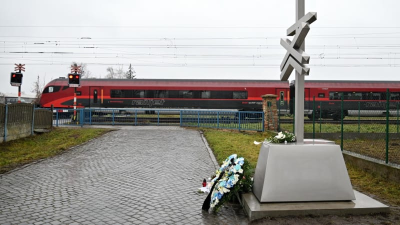 V Podivíně na kolejích došlo k úmrtí člověka. Vlaky na koridoru do Rakouska stály