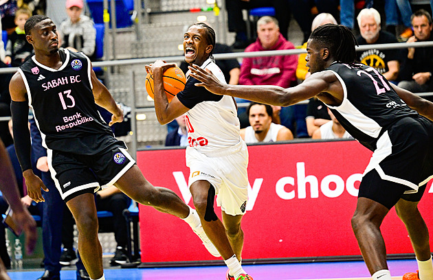 Vlažný úvod, pak drtivý nástup. Nymburk na úvod Ligy mistrů potvrdil roli favorita