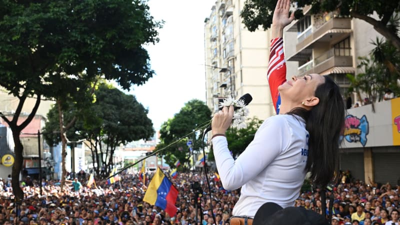 Trump neuspěl. Nobelova cena míru putuje do rukou ženy, která „udržuje plamen demokracie“