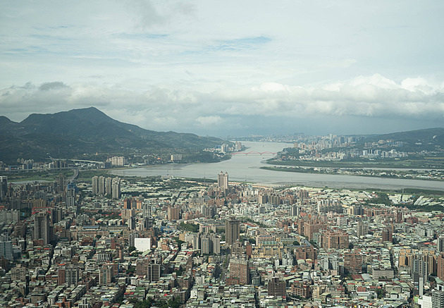 Čína rozšířila repliku Tchaj-peje, ukazují satelity. Cvičí likvidaci ostrovních lídrů