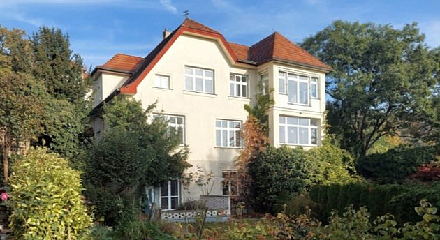 Zařízení Schieszlovy vily rozkradli bezdomovci. V zimě hrozí rozdělávání ohně