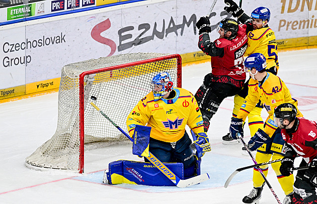 ONLINE: Sparta vede na Budějovicemi 3:1, východočeské derby je zatím bez branek