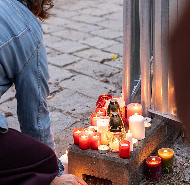 Desítky lidí vyšly kvůli Turkovi do ulic, zapály svíčky za oběti rasismu