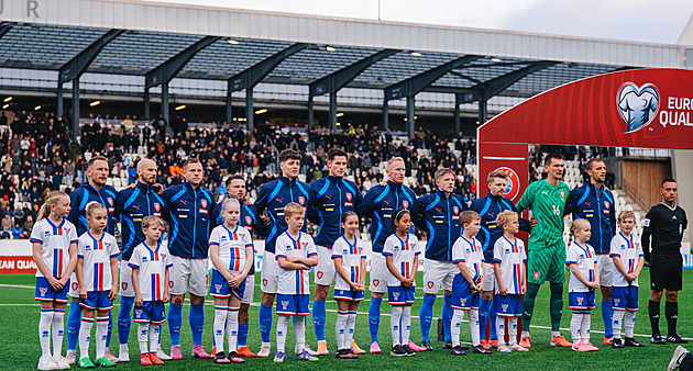 Druhý nejhorší výkon pod Haškem. V očích čtenářů obstál na Faerech jen Karabec