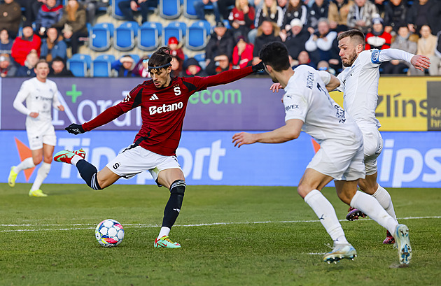 ONLINE: Slovácko - Sparta 0:0, Borek reflexivně vyráží, sudí ale píská ofsajd