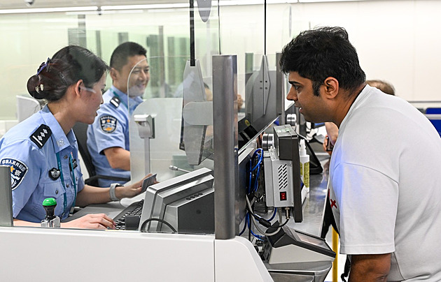 Peking chtěl Trumpovi vypálit rybník vízy pro cizince. Zrada rasy, bouří se Číňané