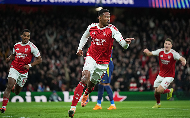 Arsenal deklasoval Atlético. PSG dal sedm gólů, Barcelona a PSV po šesti