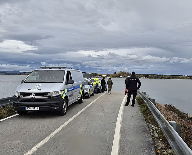Auto s mrtvými v Lipně našli shodou náhod, napomohl i místní převozník