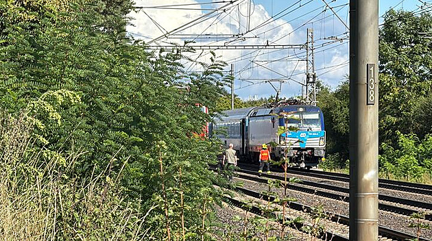Srážky vlaků s člověkem brzdí železnici. Stojí koridor u Pardubic i trať z Prahy na sever