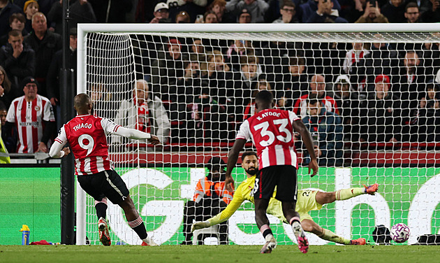 ONLINE: Liverpool v závěru snižuje, United ustáli drama. Sunderland zmrazil Chelsea