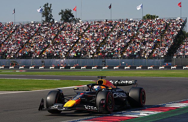 F1 ONLINE: V Mexiku drží Norris vedení, Verstappen po startu vyjel z trati