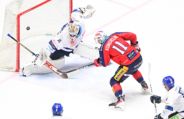 ONLINE: Pardubice ničí Kladno, Třinec prohrává v Hradci, v Plzni se prodlužuje