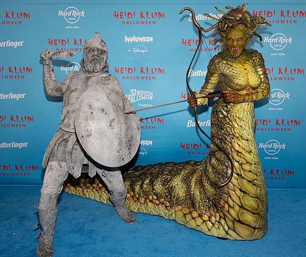 Heidi Klumová je opět královnou Halloweenu. Letos se převlékla za Medúsu