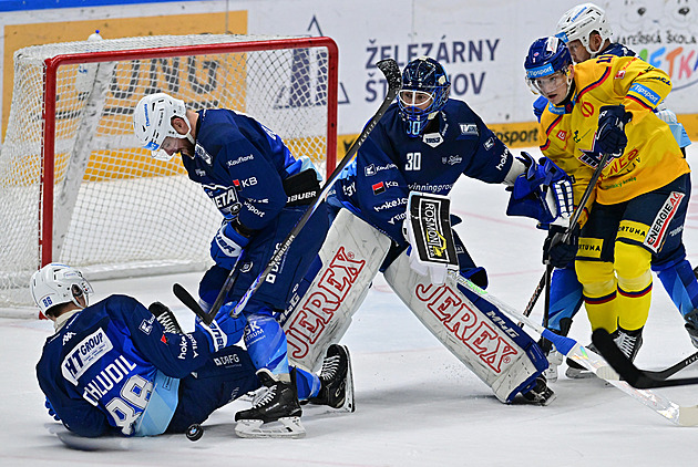 Skvělý obrat Komety, Pardubice zvládly šlágr v Třinci. Radují se i Sparta či Plzeň