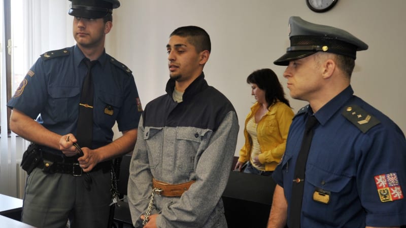 Krvavý útok žiletkou ve Valdicích: Trestanec, který ubil otčíma, se pokusil podřezat spoluvězně