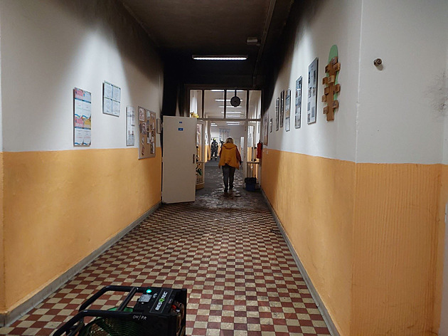 Jako za covidu. Požár bojleru zavřel školu na několik týdnů, učí se i online