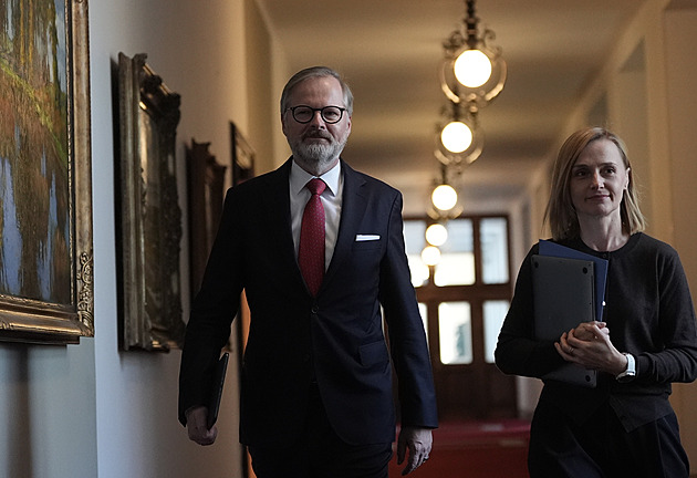 Vláda Petra Fialy podá demisi, Andrej Babiš chce mít novou do konce listopadu