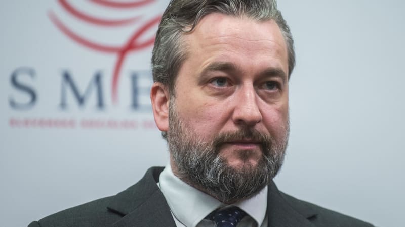 Zrušte fašistický zákon, žádá slovenský poslanec Babiše. Brání komunisty