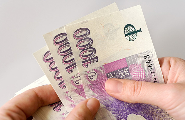 Seniorka z Náchodska uvěřila falešnému faráři. Poslala mu 400 tisíc korun