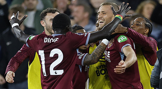 ONLINE: Souček vyrovnal Bergerův rekord, Arsenal otáčí skóre. Krejčího čeká Chelsea