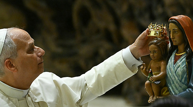 Ježíš zachránil lidstvo úplně sám, brojí Vatikán proti kultu Panny Marie