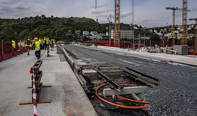 Dvorecký most řádně zahýbá MHD v Praze. Tramvaje změní trasy, přibude autobus