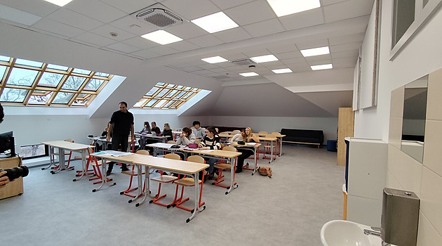 Už žádné učení na směny. Škola v Hradci díky půdní vestavbě lépe rozvrhne výuku