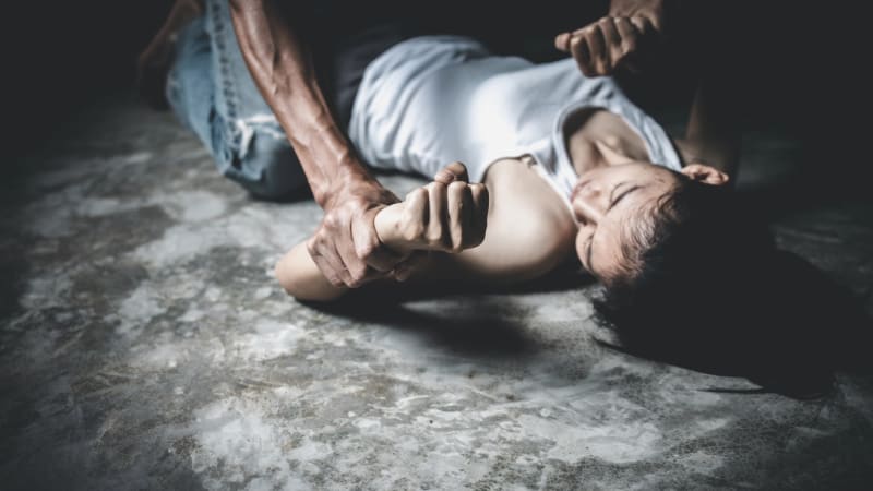 Hrůzný případ ze Slovenska: Pohřešovanou dívku měli unést a znásilnit. Věznili ji na půdě