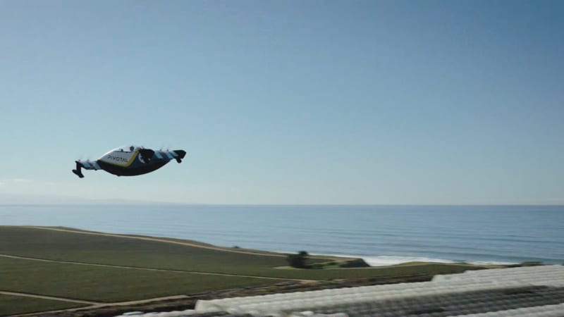 Létající auto už není sci-fi. K ovládání slouží joystick jako ve videohře, stojí pár milionů