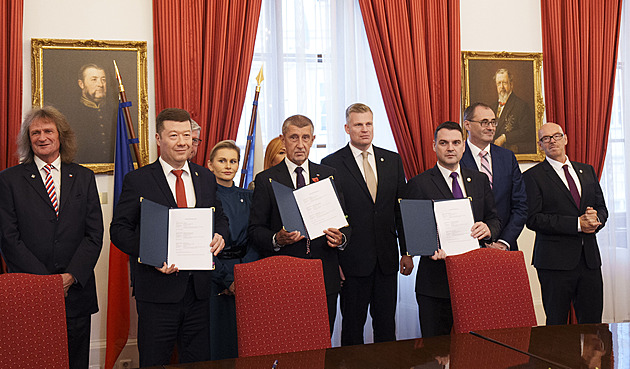 Prezidentovy požadavky řeší špičky nové koalice. Kritika zní od SPD i Motoristů