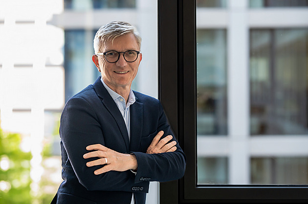 Snížení byrokracie o 20 procent ušetří firmám 15 miliard, říká prezident Komory