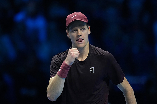 Sinner na Turnaji mistrů ve skupině neztratil set, Auger-Aliassime postupuje