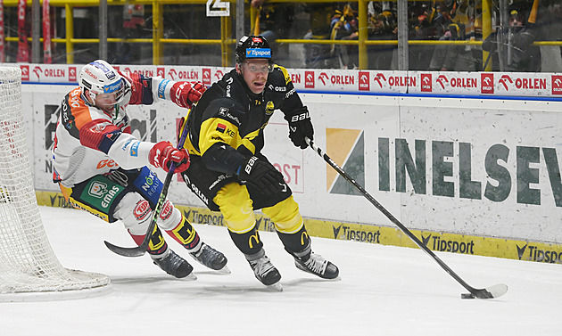 ONLINE: Litvínov hostí Pardubice, v Brně hraje Třinec. Sparta se vydává do Plzně