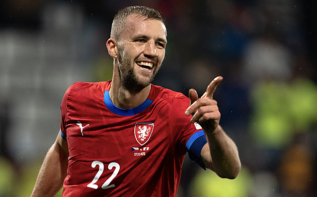 Do baráže s jiným kapitánem, rozhodlo vedení fotbalu. Hráče za chování odsoudilo