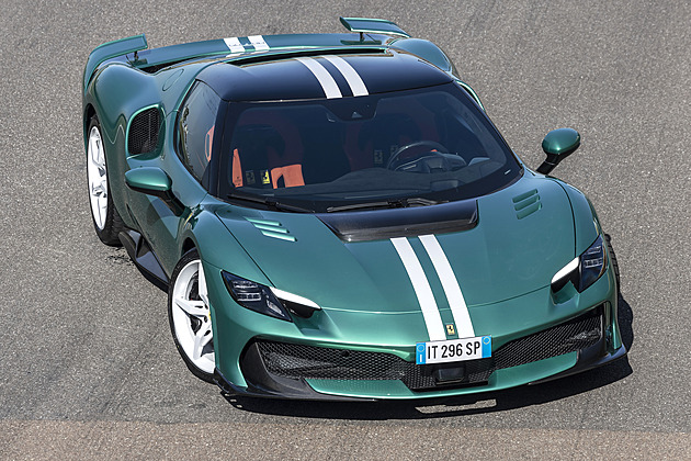 S novým ferrari po slavném okruhu Fiorano. Je to úžasná hračka pro bohaté kluky