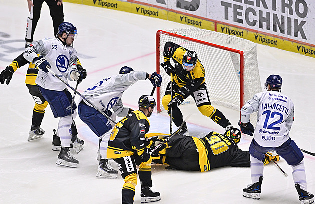 ONLINE: Plzeň po změně stran ničí Litvínov, Vítkovice vyhrávají v derby, vede i Dynamo
