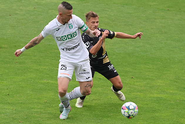 ONLINE: Karviná - Hradec Králové 0:1, v úvodu otevírá skóre hlavou Van Buren