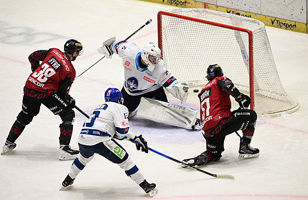 ONLINE: Sparta vládne na Kladně, Kometa ztrácí vedení. Srovnává i Litvínov s Třincem