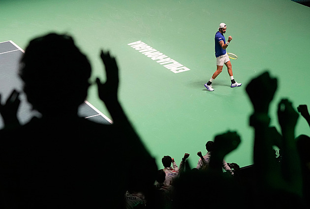 Berrettini porazil Carreňa a italští tenisté vedou ve finále Davis Cupu 1:0