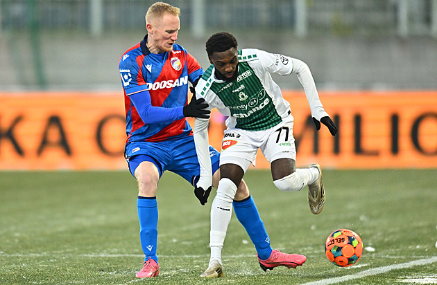 Jablonec - Plzeň 3:3, hosté vedli o dva góly, domácí otáčeli. Remízu zařídil Souaré