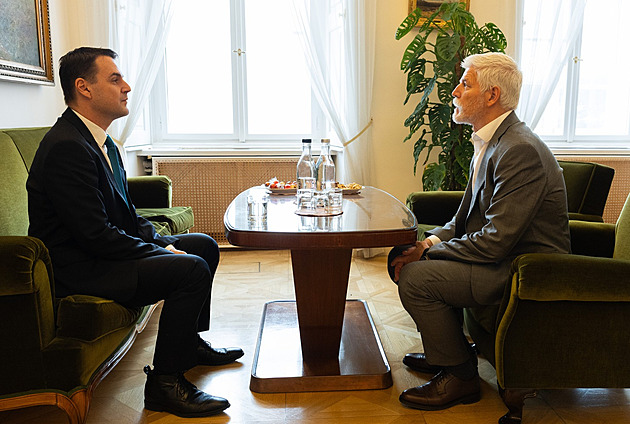 Prezident kontra Motoristé. Je to závod o to, kdo zabrzdí jako první, říká politolog