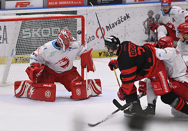 ONLINE: Ukončí Třinec mizérii? Budějovice čelí Spartě, Pardubice čeká v derby Hradec