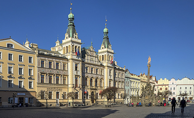 V Pardubicích hoří spor mezi obvody a radnicí. Jde o miliony na školství