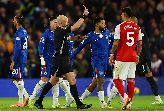 Oslabená Chelsea urvala s Arsenalem bod. West Ham padl s Liverpoolem