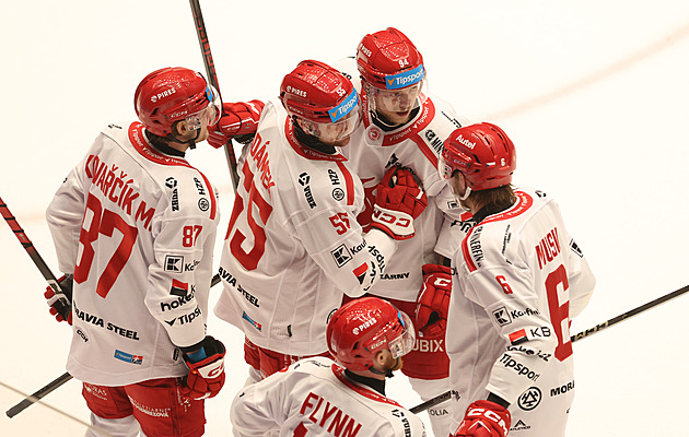 ONLINE: Třinec vede nad Hradcem o dva góly, Vítkovice prohrávají s Olomoucí