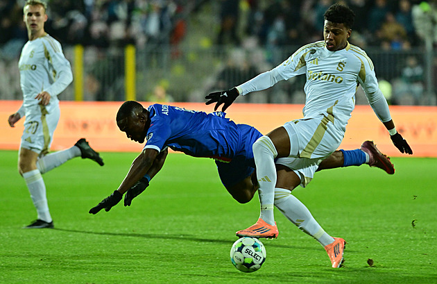 ONLINE: Artis Brno - Sparta 1:1, po kiksu Surovčíka srovnává před půlí Adediran