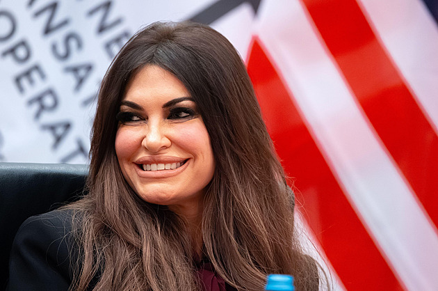 Průhledné šaty, diplomatická smršť. „Ex“ Trumpa juniora na ambasádě dráždí Řeky