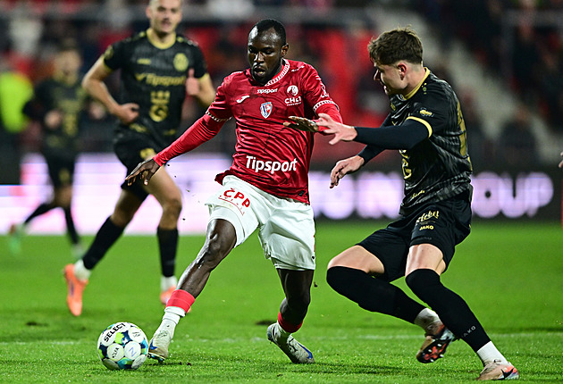 ONLINE: Pardubice - Hradec 0:0, derby zatím bez branek. Domácí Patrák se zranil